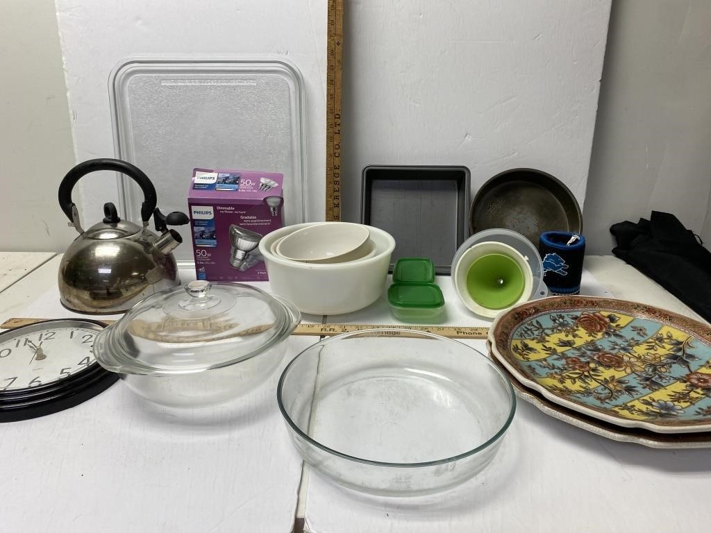 Miscellaneous kitchen lot- see pictures