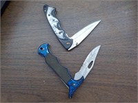 2 Pocket knives