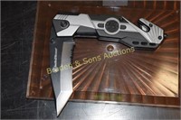 NEW SMITH AND WESSON FOLDING POCKET KNIFE