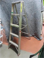 4step Metal 225lb 5' Metal Ladder