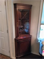 Mahogany corner cabinet with 5 shelves, missing