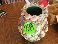 Tramp art shell vase