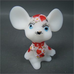 Fenton/Piper White Satin Decorated Valentine Mouse