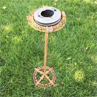 Iron stand / ashtray