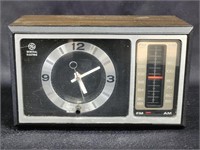 VINTAGE GENERAL ELECTRIC CLOCK RADIO