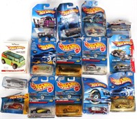 VARIETY OF '06 HOT WHEELS & FIELD GUIDE -LOT OF 15