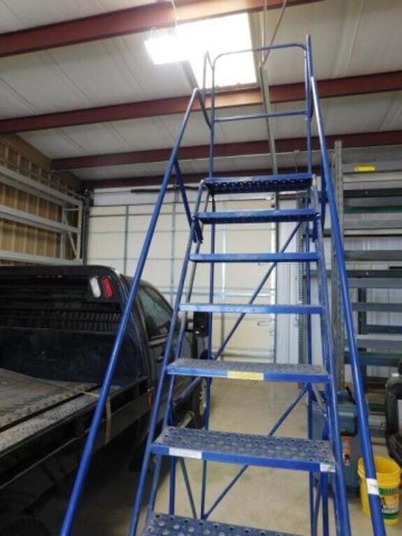 Rolling shop ladder