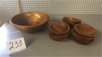 WOODEN BOWL AND 12 SIDE BOWLS - BARIBO MAID