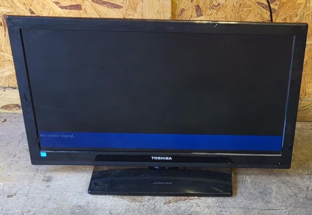 Toshiba 31" TV - Powers Up - No Remote