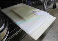 LOT, 5 PCS OF ASST WHITE CUTTING BOARDS