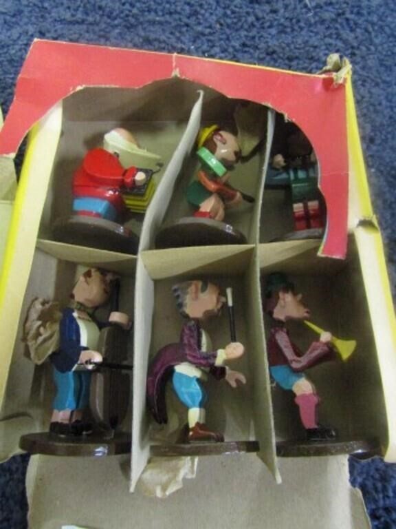 VILLAGE SYMPHONY WOODEN FIGURE SET