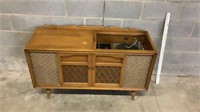 RCA Victor Solid State 400 Record Player Console