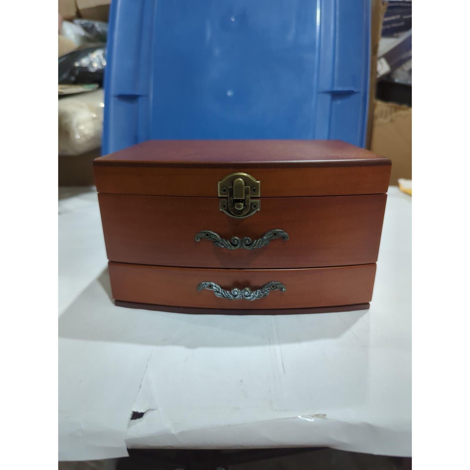 Solid wood jewelry box