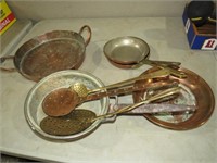 COLLECTION OF BRASS & COPPER PANS, STRAINERS, MISC