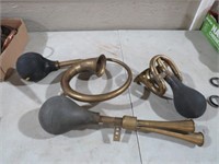 COLLECTION OF BRASS HORNS