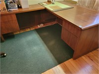 L-SHAPED WOODEN OFFICE DESK W/EXECUTIVE CHAIR