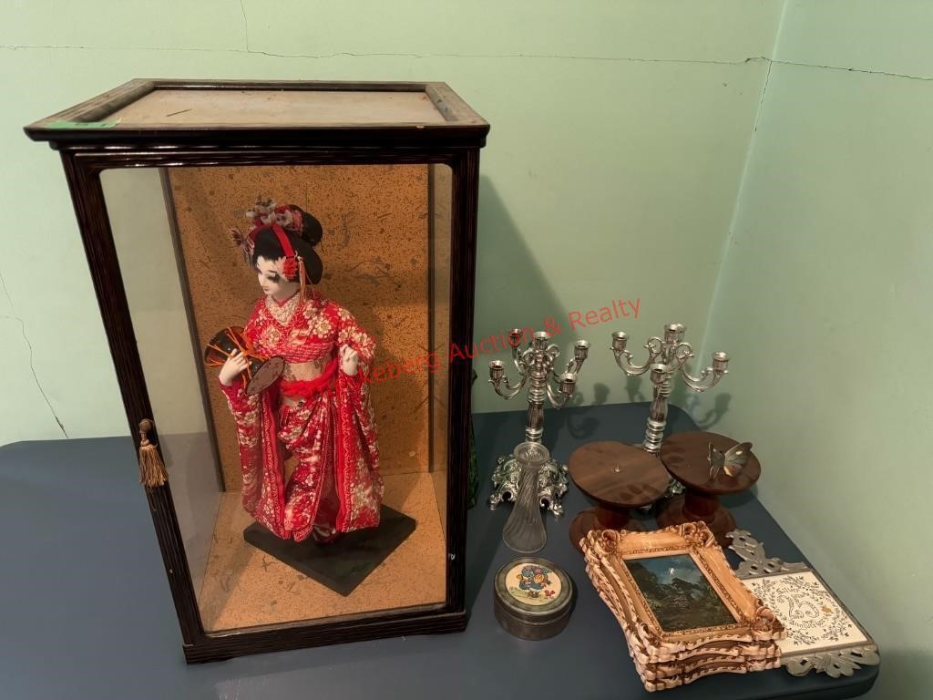 Geisha Doll in Glass-wood Case & Assorted Decor