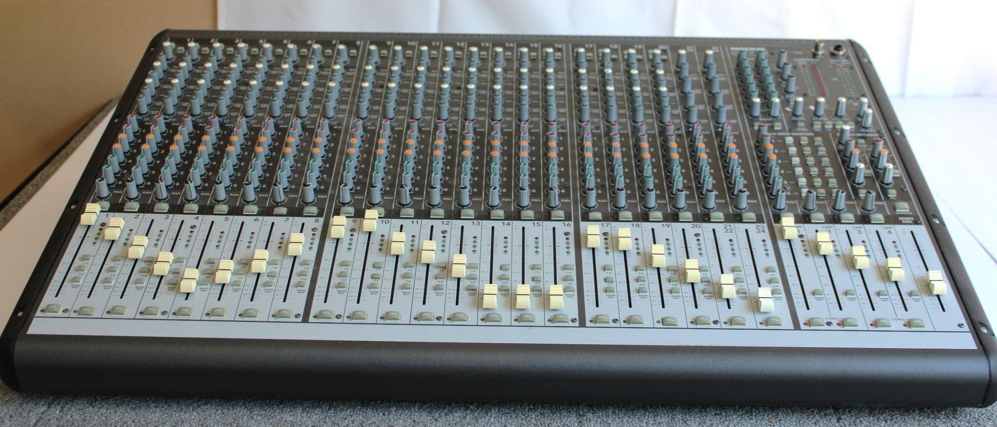 Mackie Onyx 24.4 Premium Analog Mixer