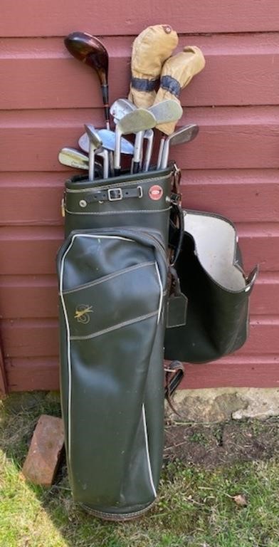 Set of Golf Clubs w/Bag