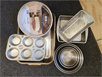 Bakeware Lot Stainless Mixing Bowls, Spring Form