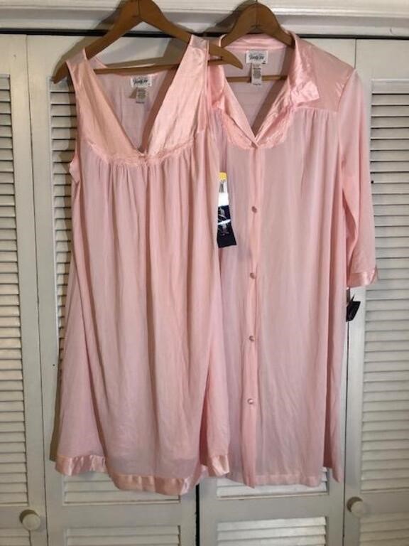 VINTAGE NIGHTGOWNS, HOUSECOATS, SLIPS & MORE - ENDS 6/16/202