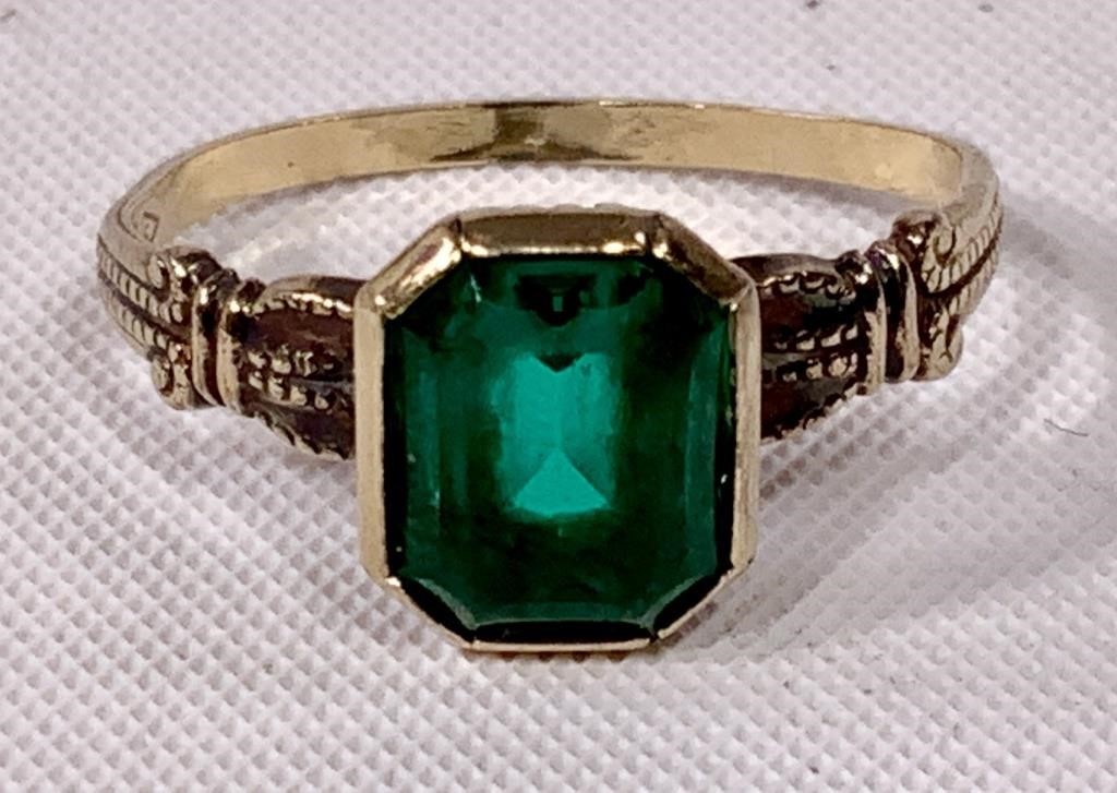 Green stone ring, 10L gold, size 4.5