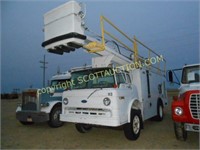 1984 Ford 800 cab over airport de-icer truck
