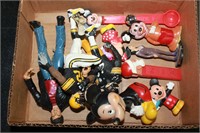 FLAT OF VINTAGE TOYS & FIGURES