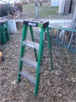 fiberglass 4' step ladder
