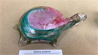 Beautiful art glass turtle paperweight