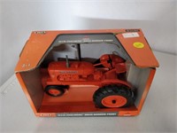 Allis Chalmers WD45 narrow front tractor 1/16