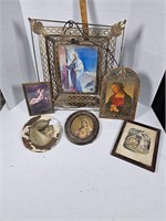 Framed lenticular Jesus, plus other religious art