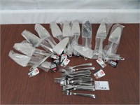 12 PIE LIFTERS & SEVERAL 5" COCKTAIL FORKS