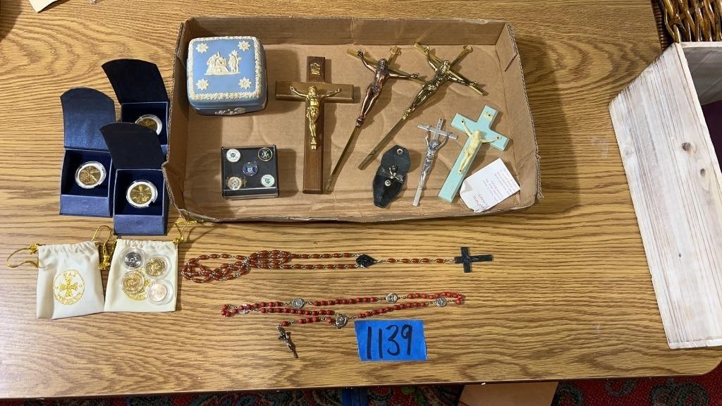 Religious lot : crucifix, rosary beads, coins,