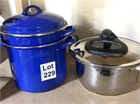 Stock Pot w/strainer & Cook Essentials Pot