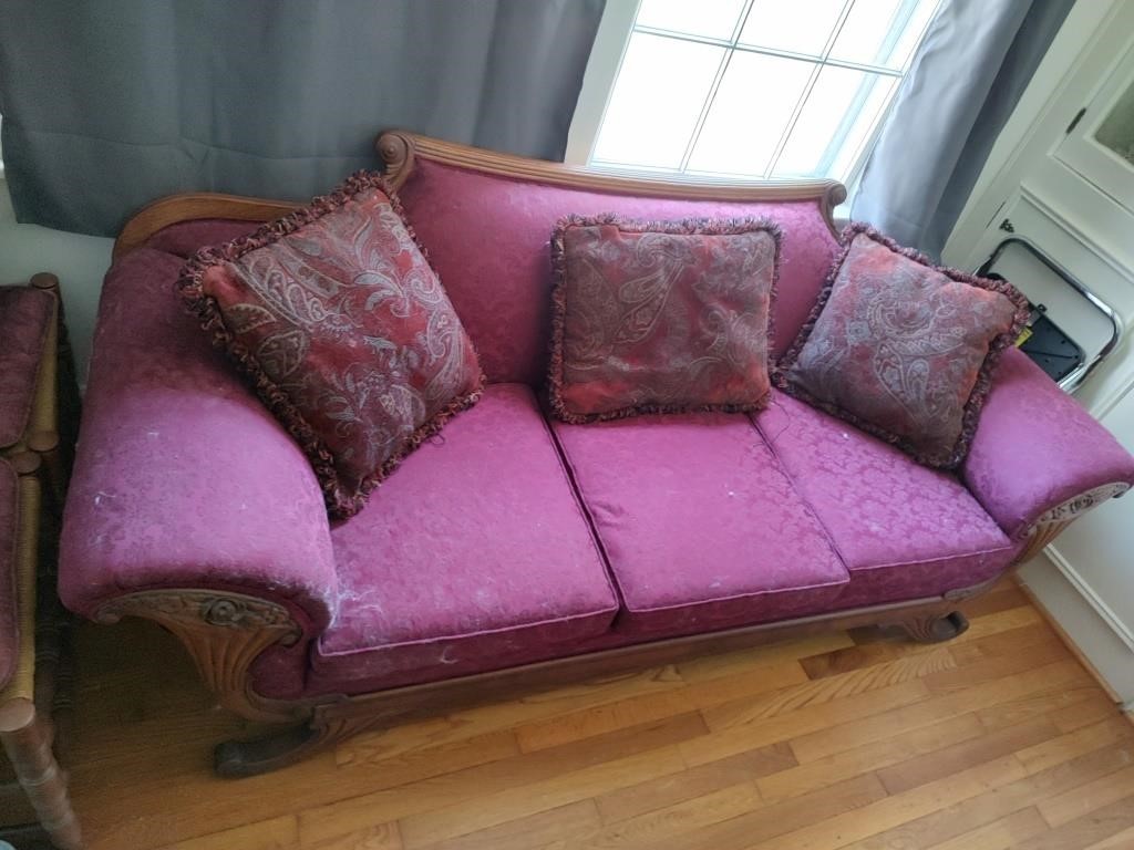 7' Victorian Style Couch - Read Details