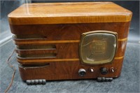 Fada Model 352L Radio