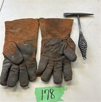 Welding Gloves and Chipping Hammer
