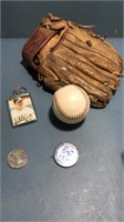 Baseball mit. Button,ball Mark McGwire coin
