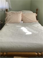 4 POSTER BED- ALL THE LINEN