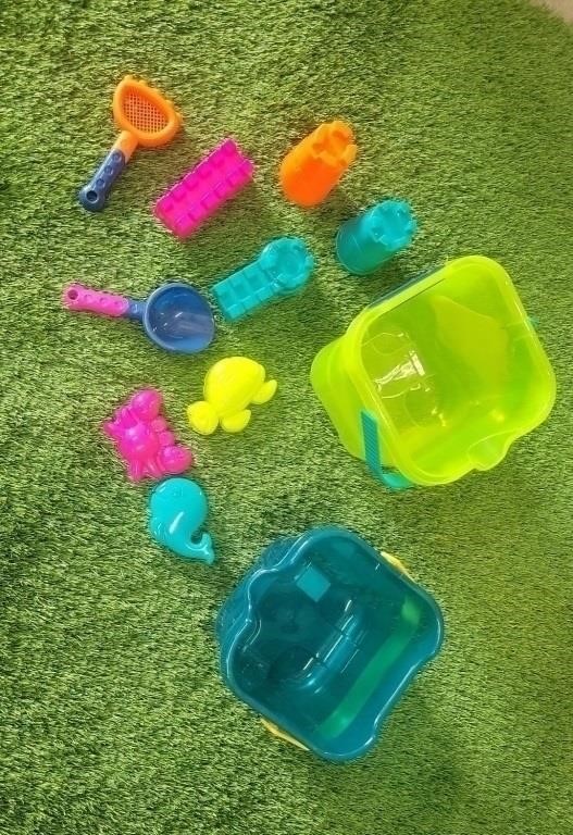 11 Piece Bucket Playset