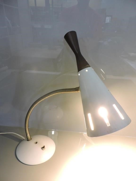 MCM GOOSE NECK DESK LAMP W/WOOD & METAL CONE SHADE