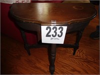 3 LEG WALL TABLE (22"T,22"W,11"D)