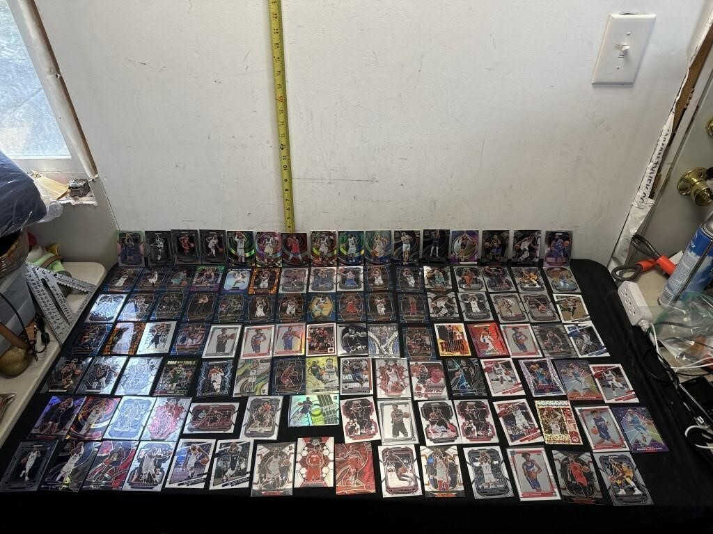 Large lot of basketball Cards