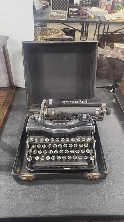 REMINGTON RAND TYPE WRITER W/ CASE