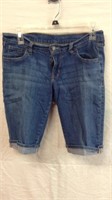 R5) WOMENS OLD NAVY SIZE 6 SHORTS