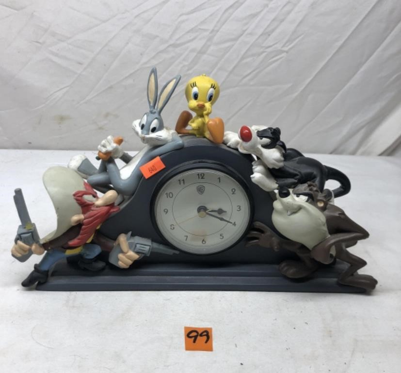 Looney Tunes Mantle Clock