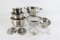 Kitchen Stainless Mixing Bowls & Colanders