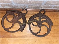 2 iron pulleys