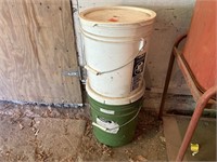 2-5 gallon plastic buckets with lids